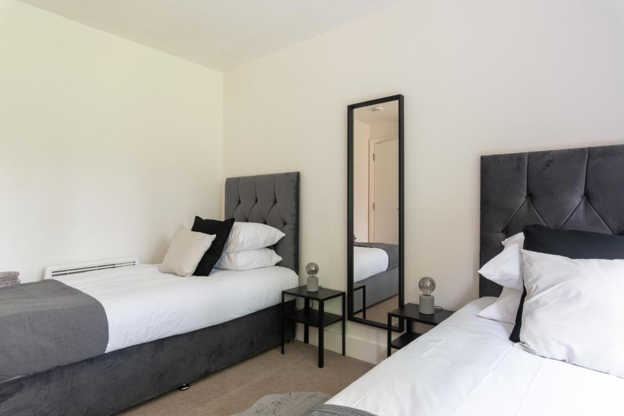 Spacious 2Br Flat - 2 Free Parking Spaces - Near Lgw Airport كرولي المظهر الخارجي الصورة