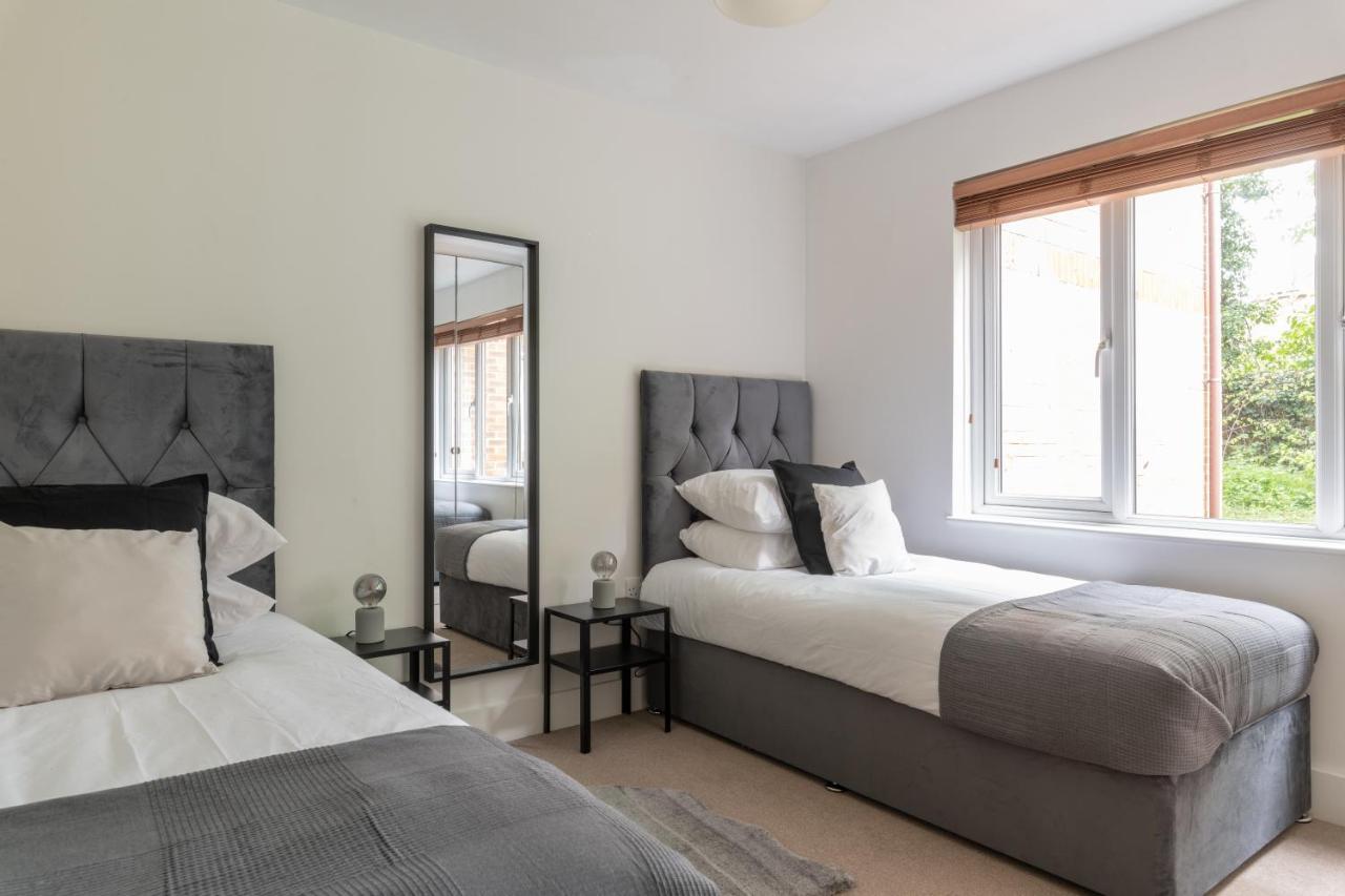 Spacious 2Br Flat - 2 Free Parking Spaces - Near Lgw Airport كرولي المظهر الخارجي الصورة