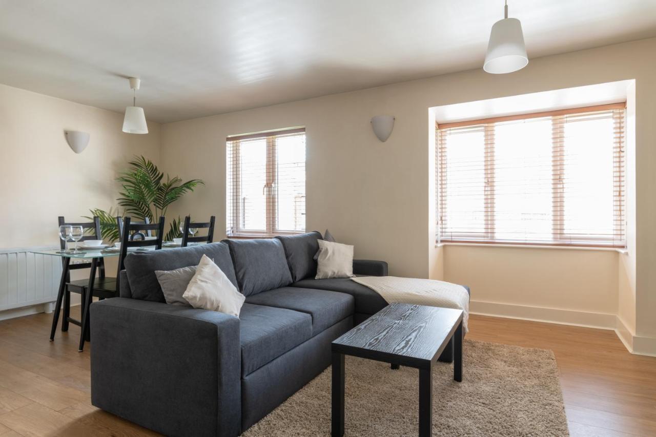 Spacious 2Br Flat - 2 Free Parking Spaces - Near Lgw Airport كرولي المظهر الخارجي الصورة