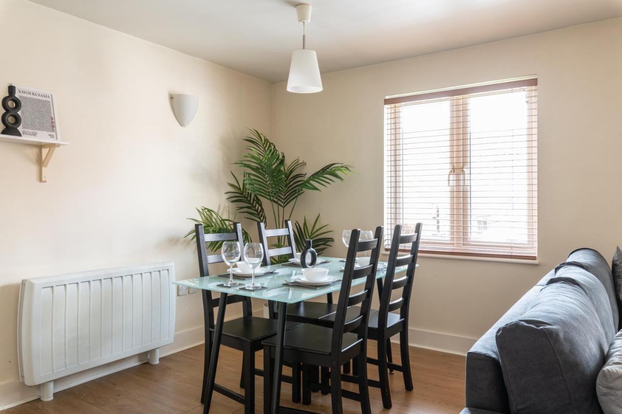 Spacious 2Br Flat - 2 Free Parking Spaces - Near Lgw Airport كرولي المظهر الخارجي الصورة