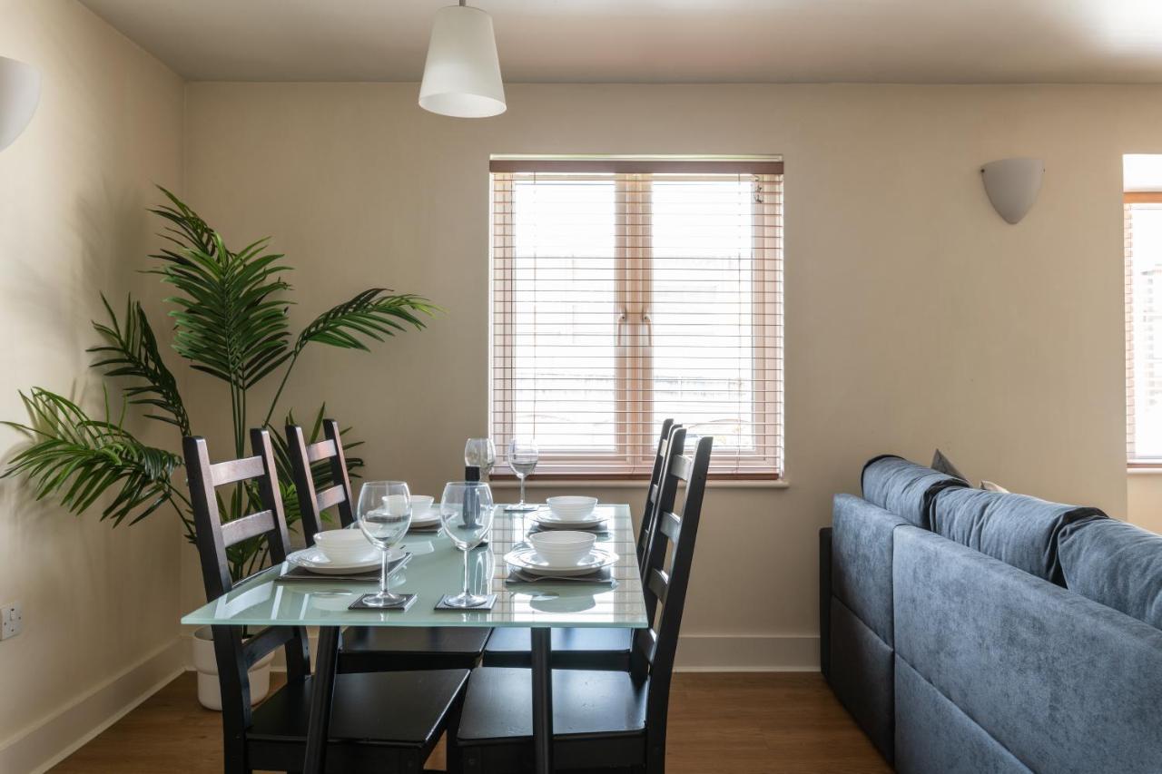 Spacious 2Br Flat - 2 Free Parking Spaces - Near Lgw Airport كرولي المظهر الخارجي الصورة