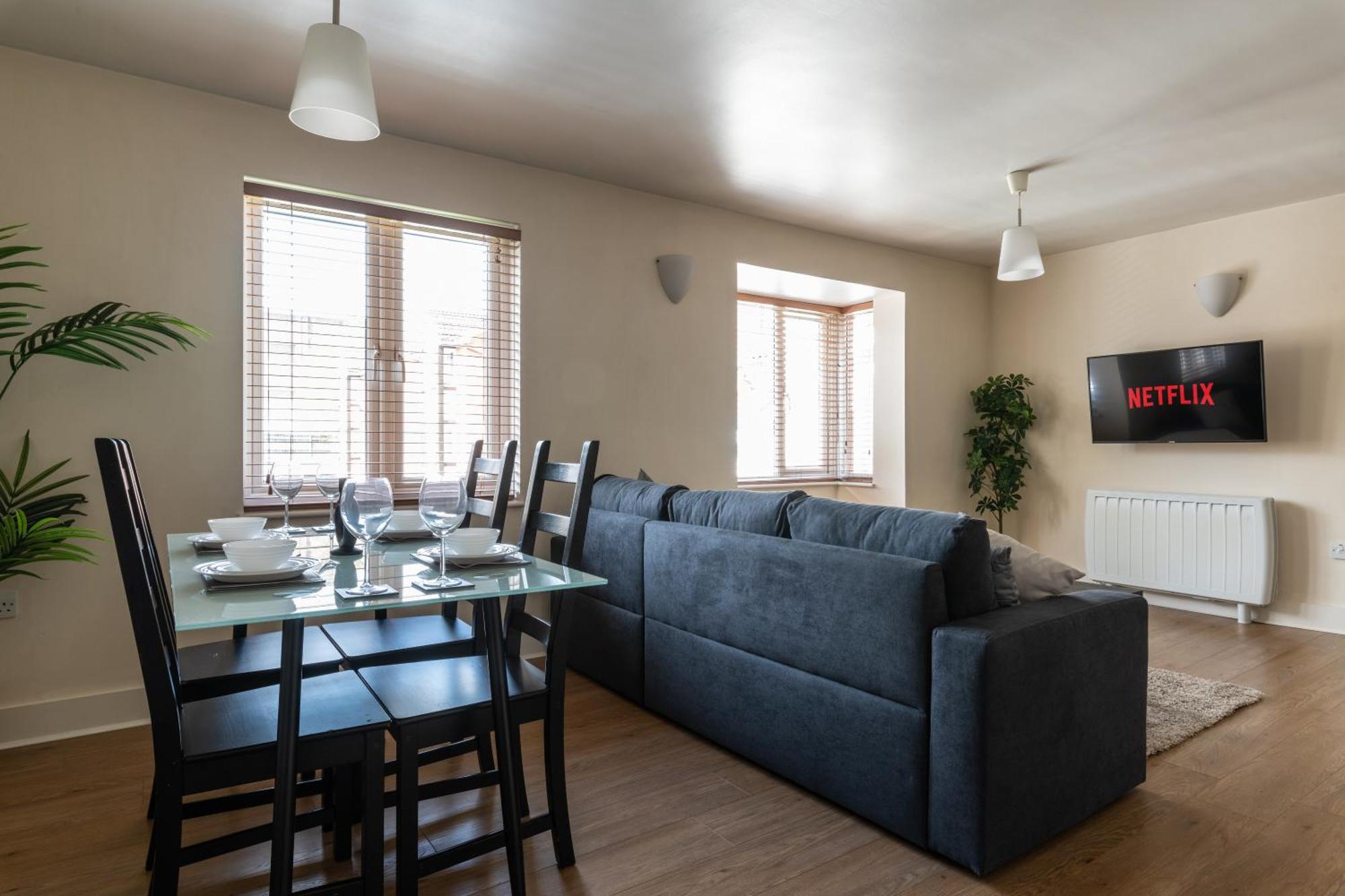 Spacious 2Br Flat - 2 Free Parking Spaces - Near Lgw Airport كرولي المظهر الخارجي الصورة